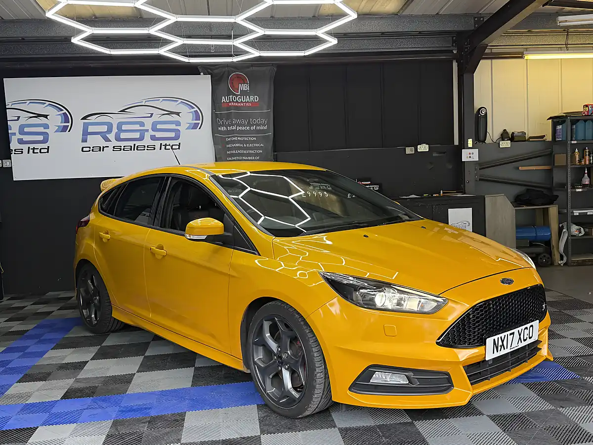 Used 2017 Ford Focus ST-3 Yellow - Interior and Exterior details 6