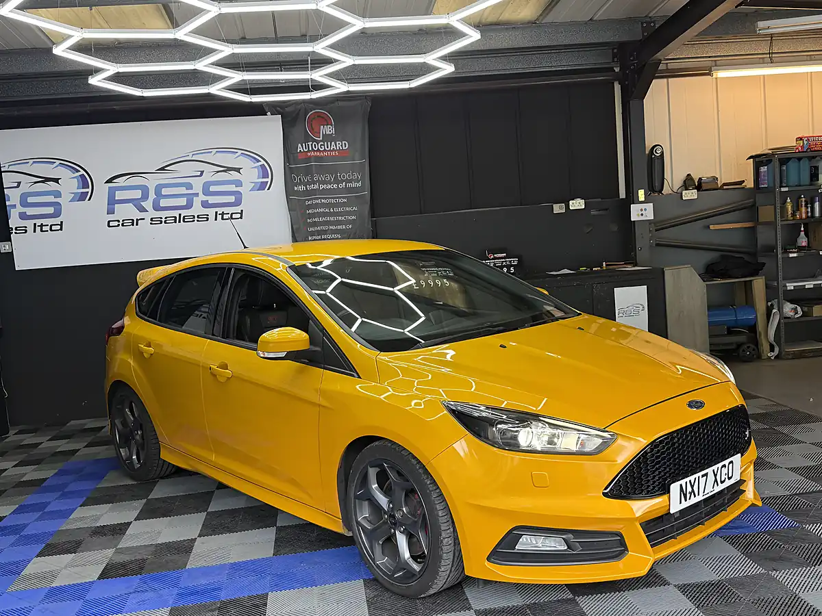 Used 2017 Ford Focus ST-3 Yellow - Interior and Exterior details 7