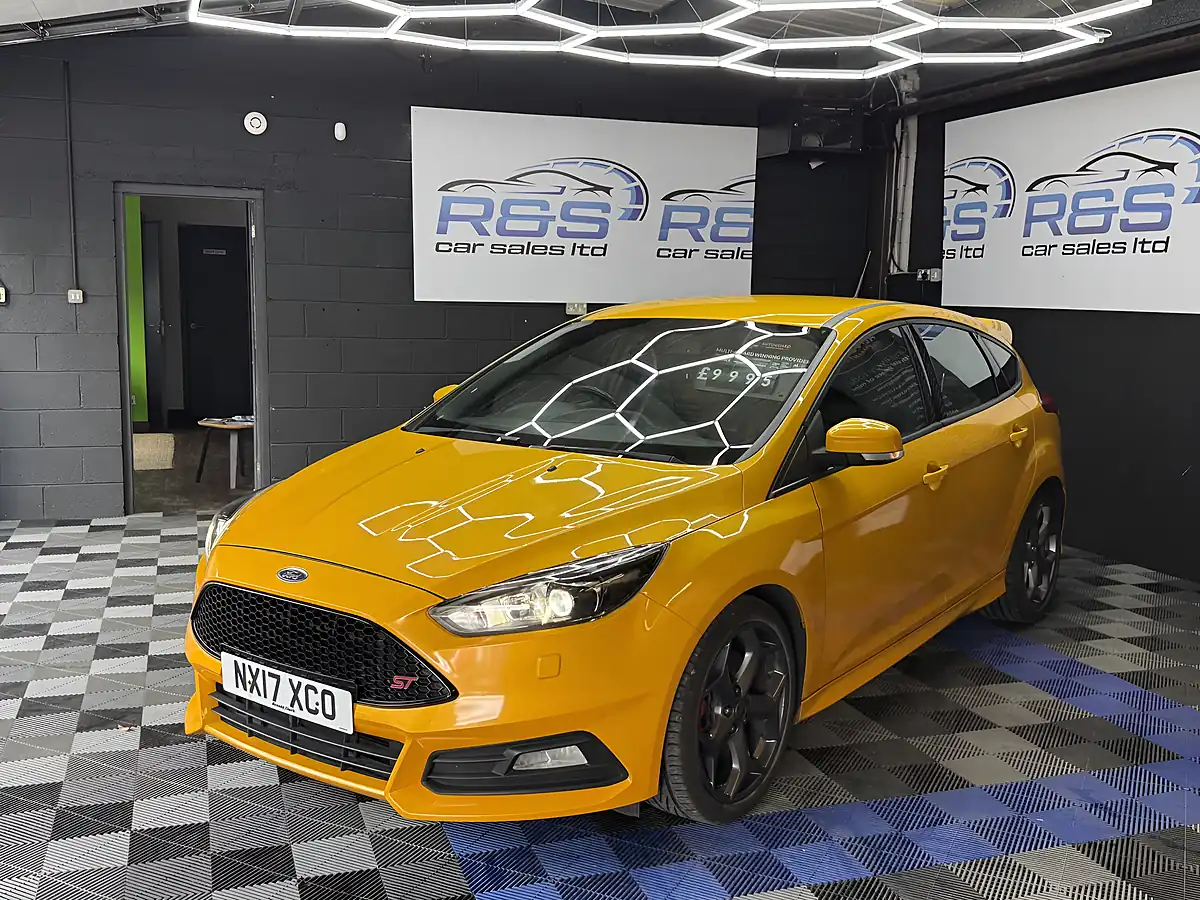 Used 2017 Ford Focus ST-3 Yellow - Interior and Exterior details 9