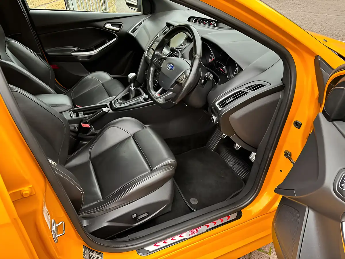 Used 2017 Ford Focus ST-3 Yellow - Interior and Exterior details 11