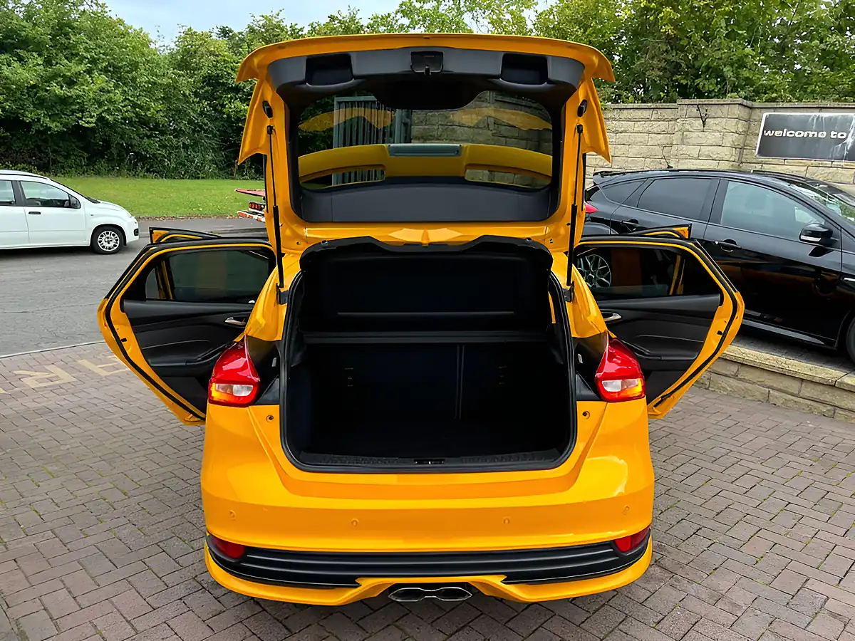 Used 2017 Ford Focus ST-3 Yellow - Interior and Exterior details 19