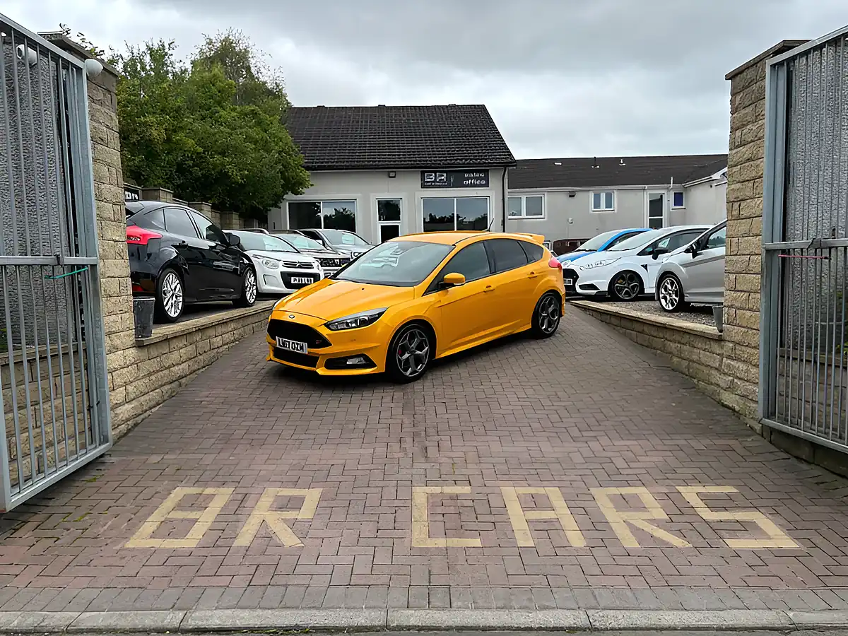 Used 2017 Ford Focus ST-3 Yellow - Interior and Exterior details 3