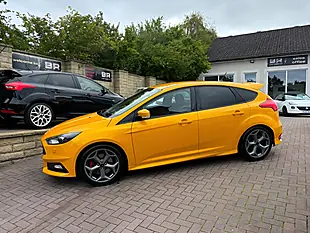 Used 2017 Ford Focus ST-3 Yellow - Interior and Exterior details 5