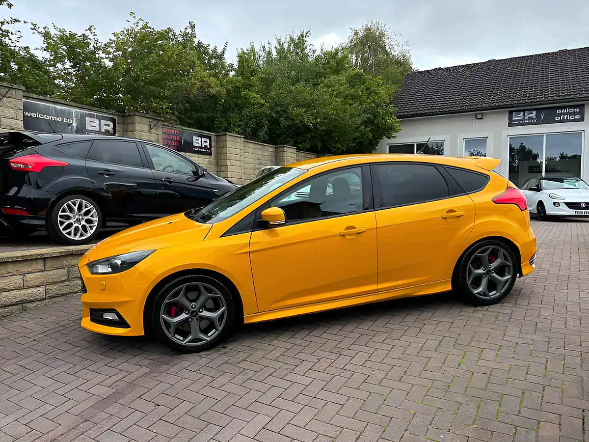 Used 2017 Ford Focus ST-3 Yellow - Interior and Exterior details 5