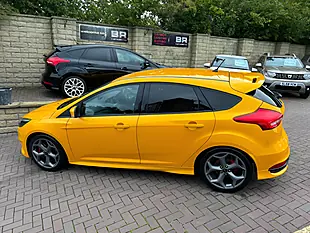 Used 2017 Ford Focus ST-3 Yellow - Interior and Exterior details 6