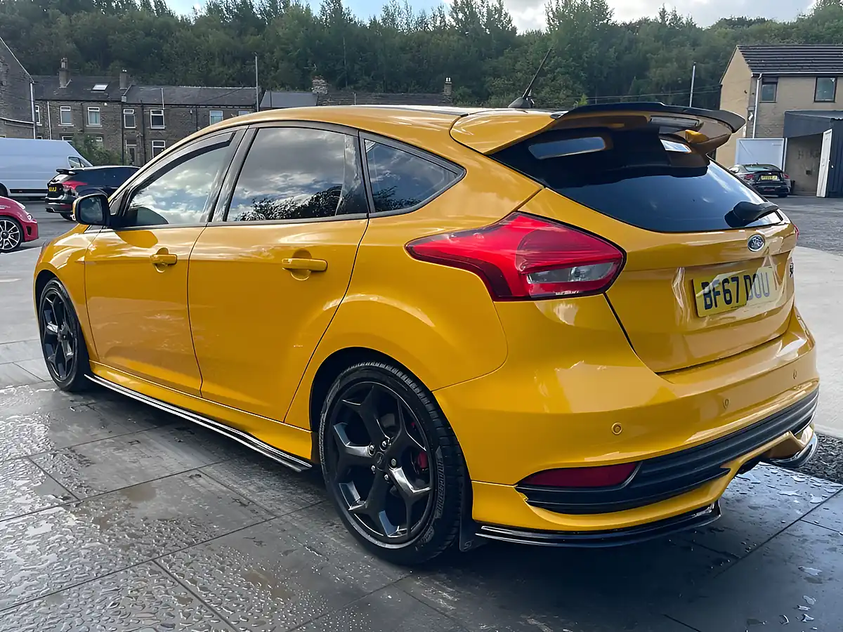 Used 2017 Ford Focus ST-3 Yellow - Interior and Exterior details 12