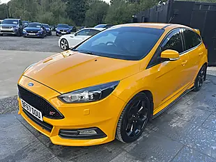 Used 2017 Ford Focus ST-3 Yellow - Interior and Exterior details 18