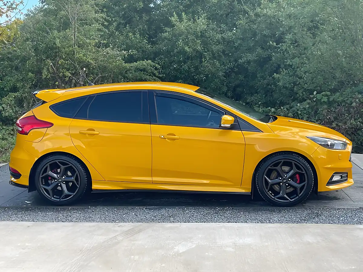 Used 2017 Ford Focus ST-3 Yellow - Interior and Exterior details 3