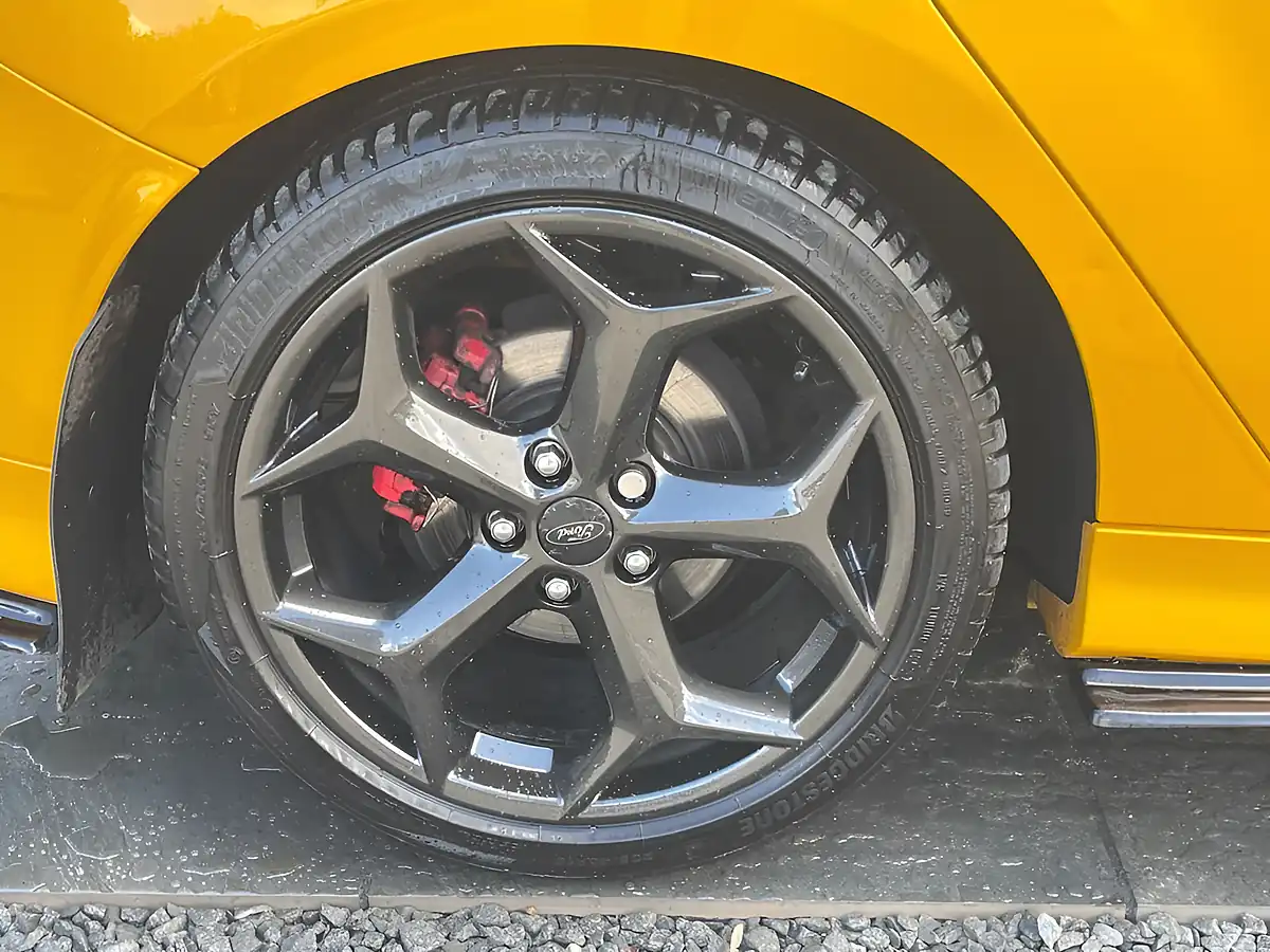 Used 2017 Ford Focus ST-3 Yellow - Interior and Exterior details 4