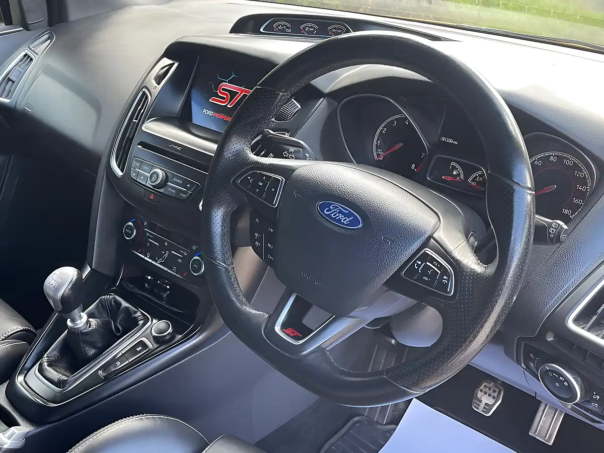 Used 2017 Ford Focus ST-3 Yellow - Interior and Exterior details 5