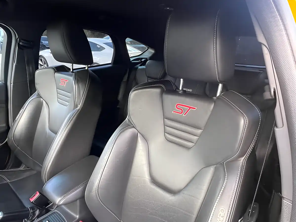 Used 2017 Ford Focus ST-3 Yellow - Interior and Exterior details 9