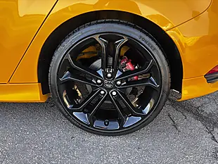 Used 2017 Ford Focus ST-3 Yellow - Interior and Exterior details 11