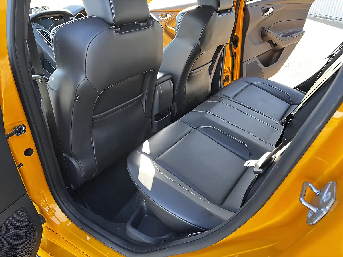 Used 2017 Ford Focus ST-3 Yellow - Interior and Exterior details 16