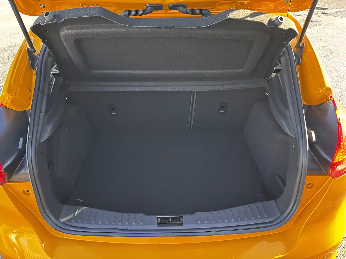 Used 2017 Ford Focus ST-3 Yellow - Interior and Exterior details 20