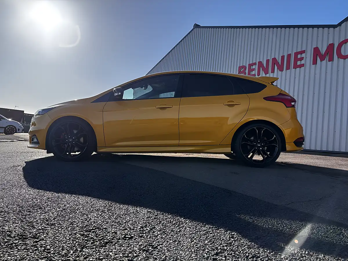 Used 2017 Ford Focus ST-3 Yellow - Interior and Exterior details 5