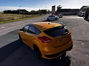 Used 2017 Ford Focus ST-3 Yellow - Interior and Exterior details 8