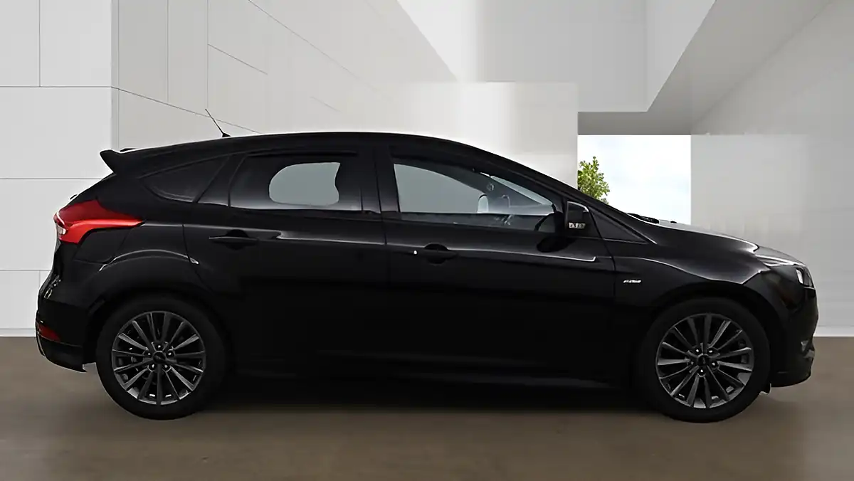 Used 2017 Ford Focus ST-Line Black Black - Interior and Exterior details 8