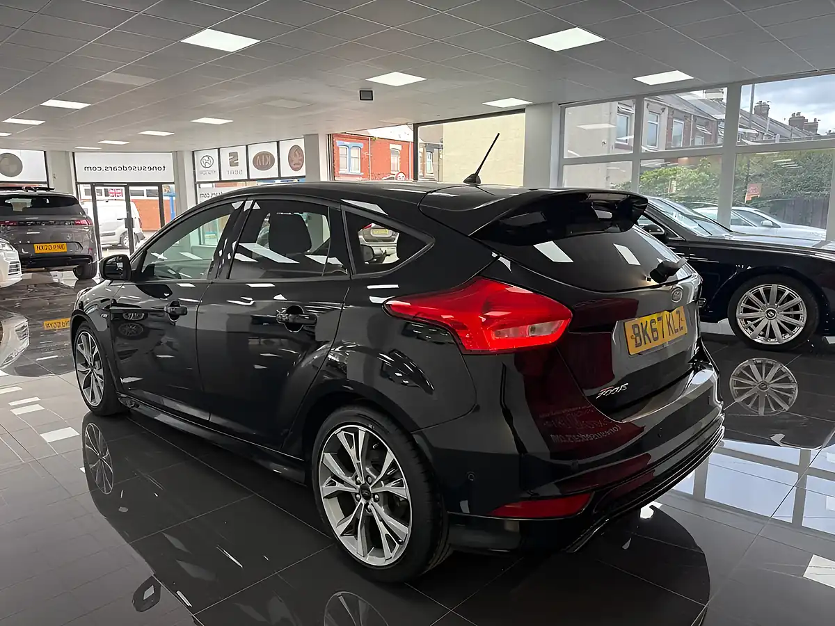 Used 2017 Ford Focus ST-Line Black - Interior and Exterior details 10
