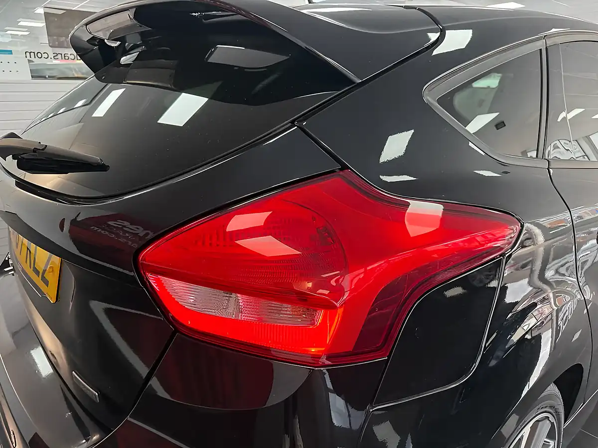 Used 2017 Ford Focus ST-Line Black - Interior and Exterior details 7