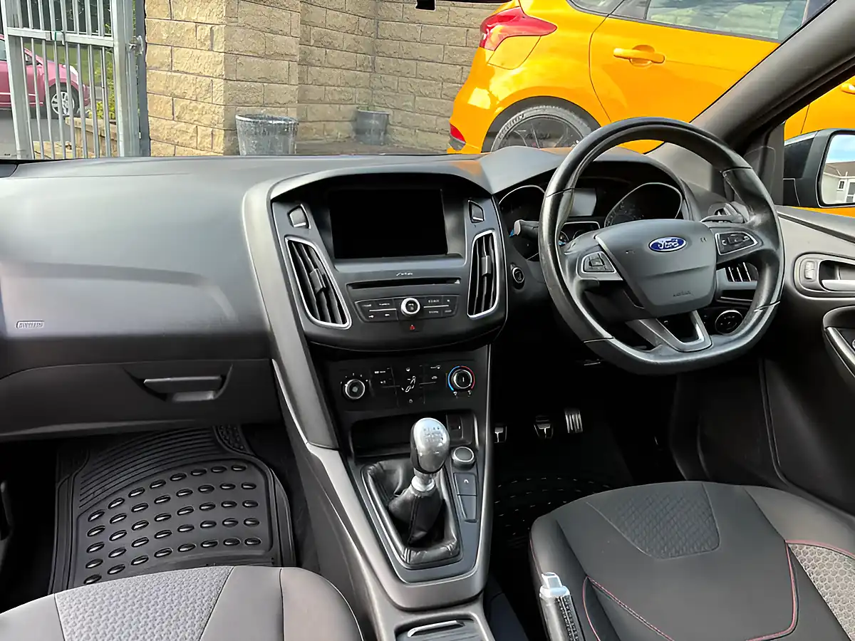 Used 2017 Ford Focus ST-Line Black - Interior and Exterior details 11