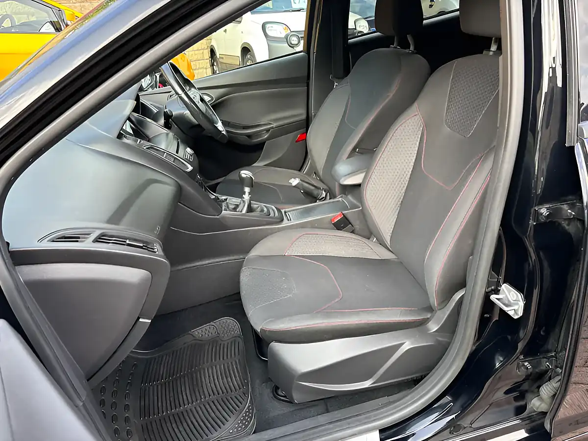 Used 2017 Ford Focus ST-Line Black - Interior and Exterior details 12