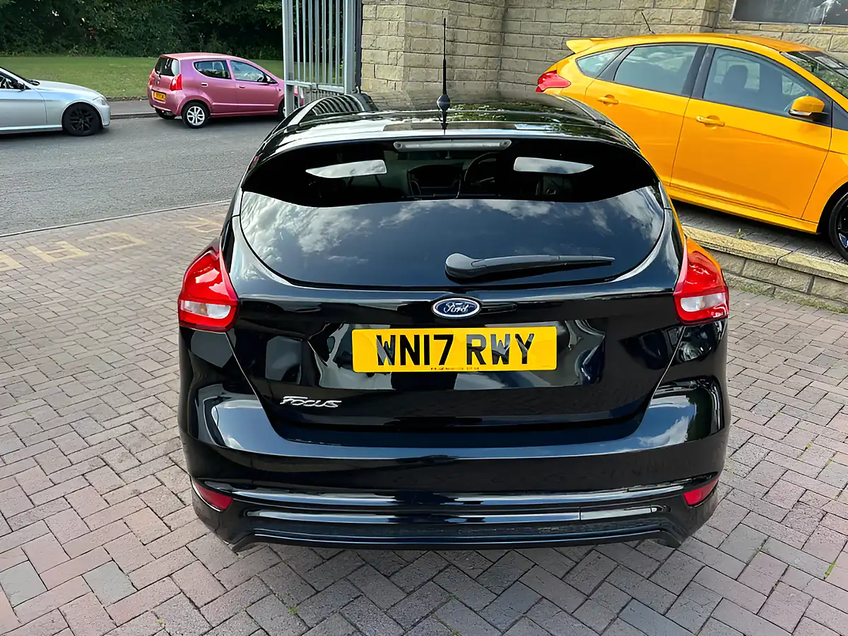 Used 2017 Ford Focus ST-Line Black - Interior and Exterior details 9