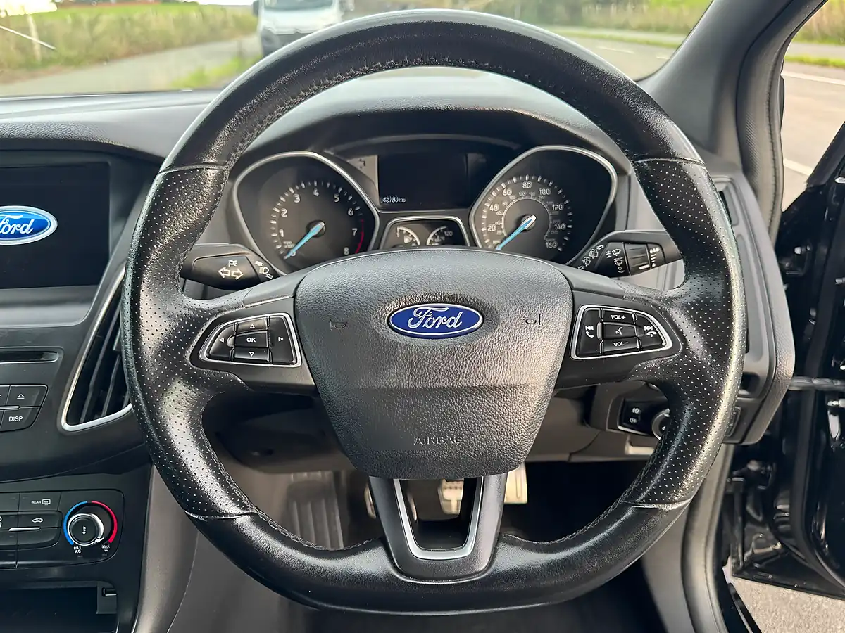 Used 2017 Ford Focus ST-Line Black - Interior and Exterior details 13