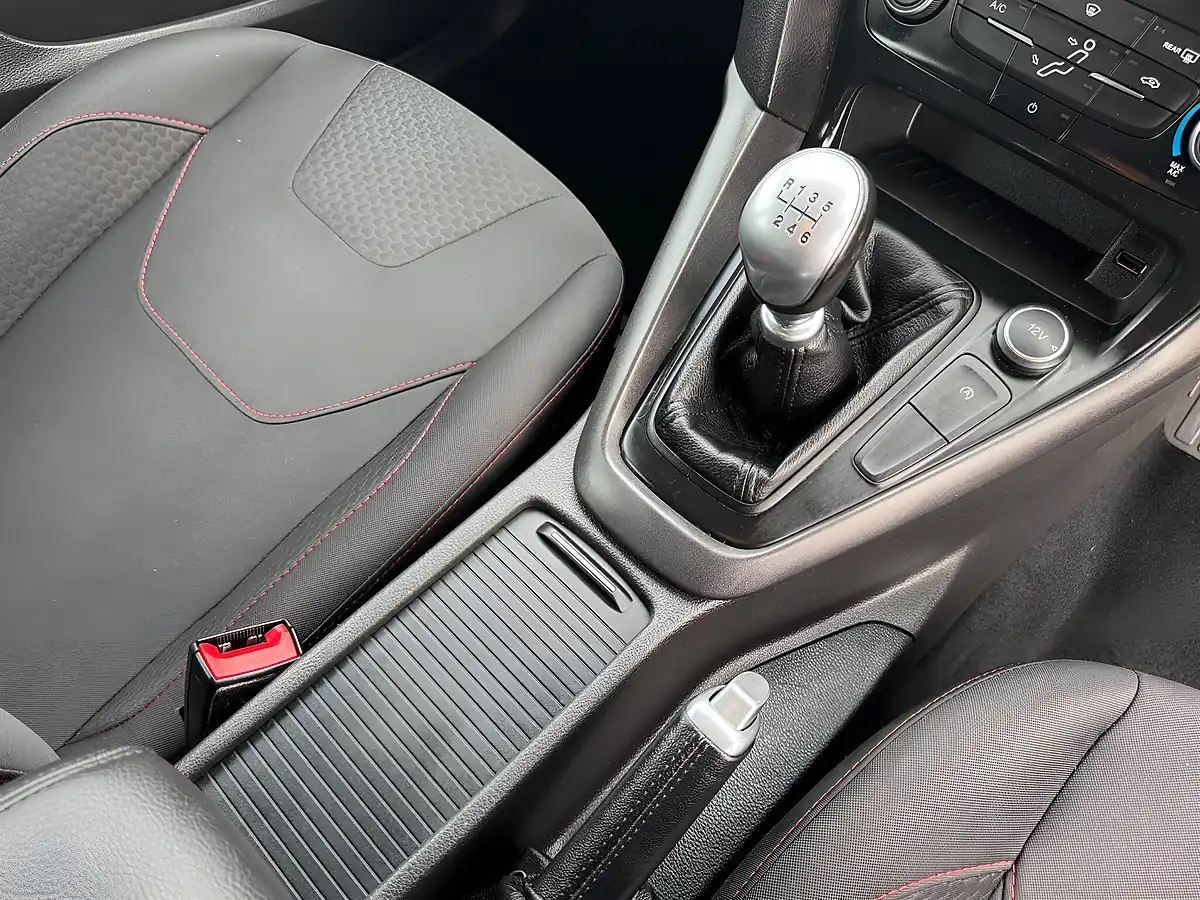 Used 2017 Ford Focus ST-Line Black - Interior and Exterior details 14