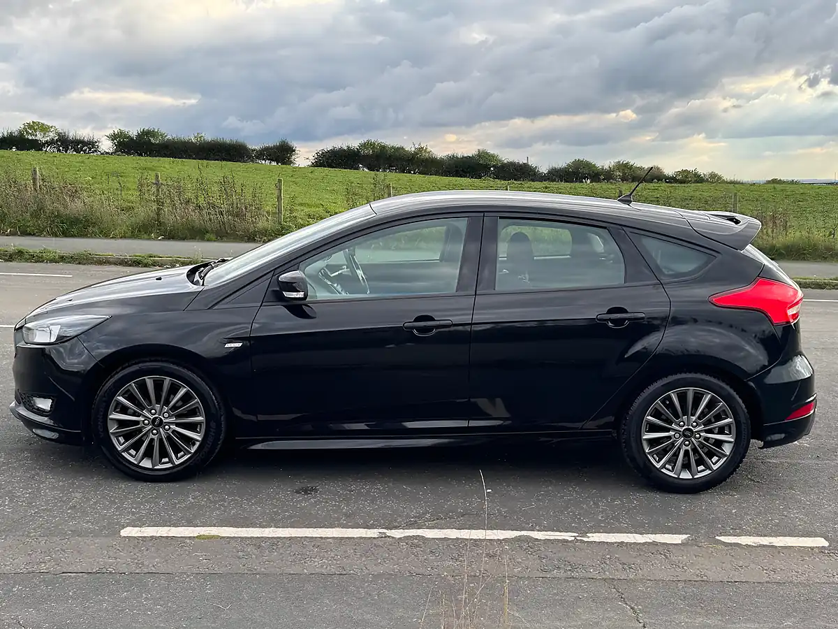 Used 2017 Ford Focus ST-Line Black - Interior and Exterior details 3