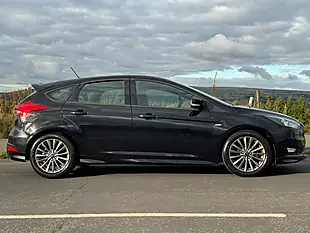 Used 2017 Ford Focus ST-Line Black - Interior and Exterior details 8