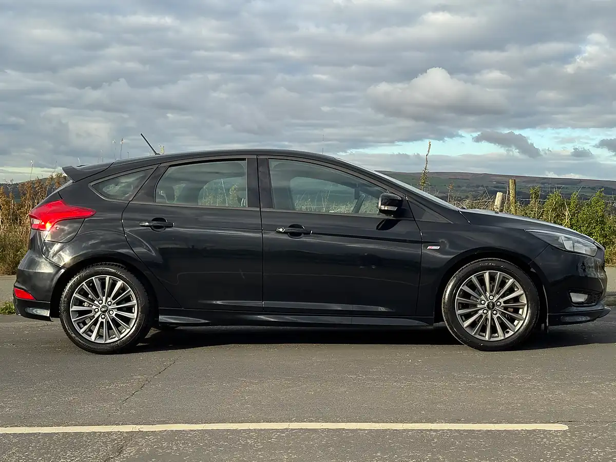 Used 2017 Ford Focus ST-Line Black - Interior and Exterior details 8