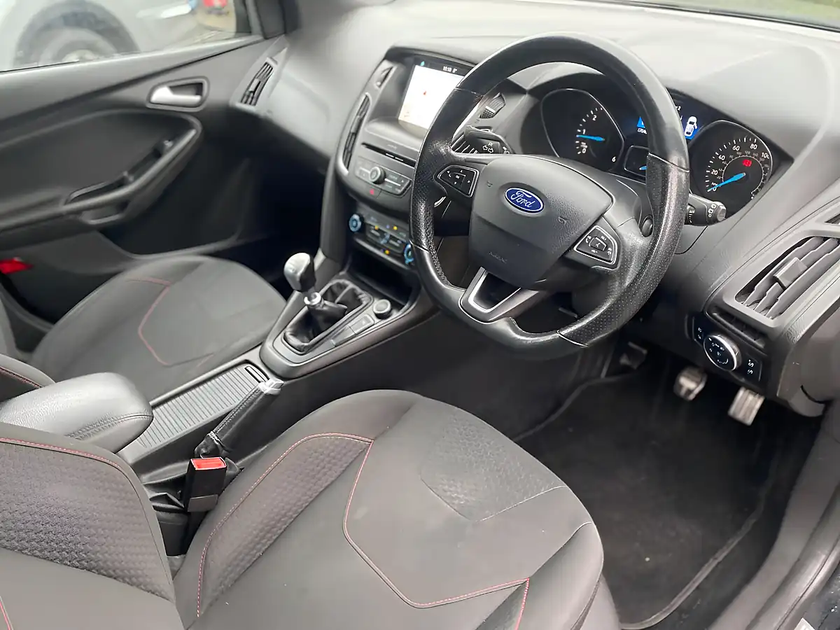 Used 2017 Ford Focus ST-Line Black - Interior and Exterior details 13