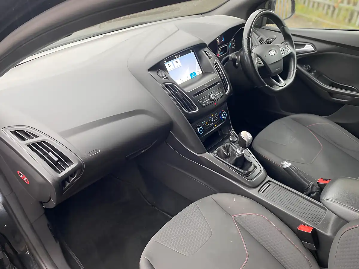 Used 2017 Ford Focus ST-Line Black - Interior and Exterior details 5