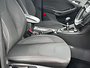 Used 2017 Ford Focus ST-Line Black - Interior and Exterior details 17