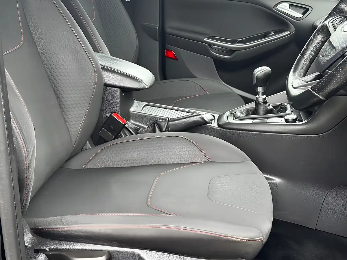Used 2017 Ford Focus ST-Line Black - Interior and Exterior details 17