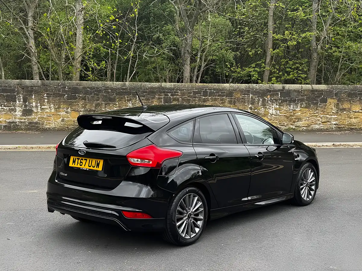 Used 2017 Ford Focus ST-Line Black - Interior and Exterior details 5