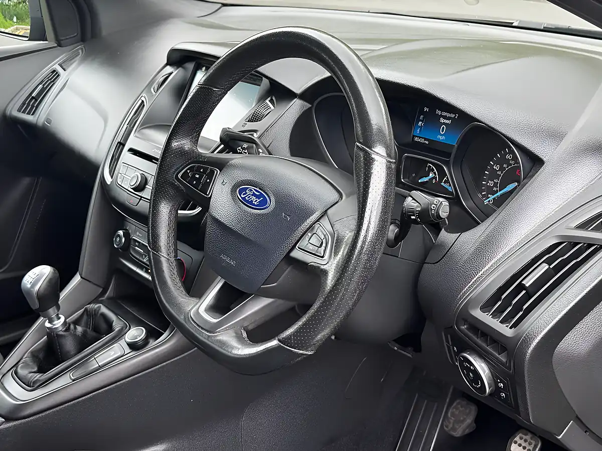 Used 2017 Ford Focus ST-Line Black - Interior and Exterior details 8