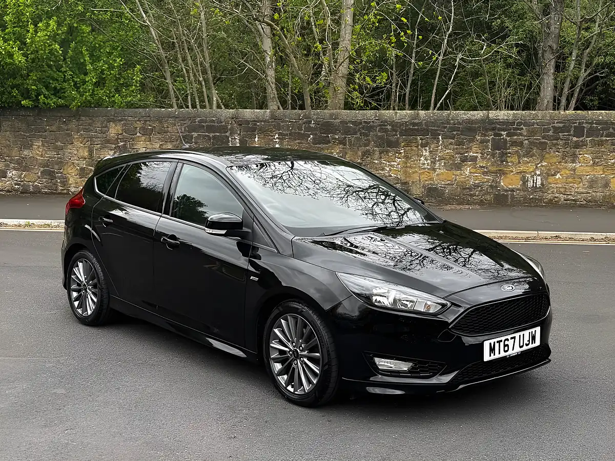 Used 2017 Ford Focus ST-Line Black - Interior and Exterior details 9
