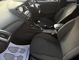 Used 2017 Ford Focus ST-Line Blue - Interior and Exterior details 12