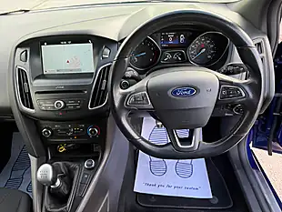 Used 2017 Ford Focus ST-Line Blue - Interior and Exterior details 13