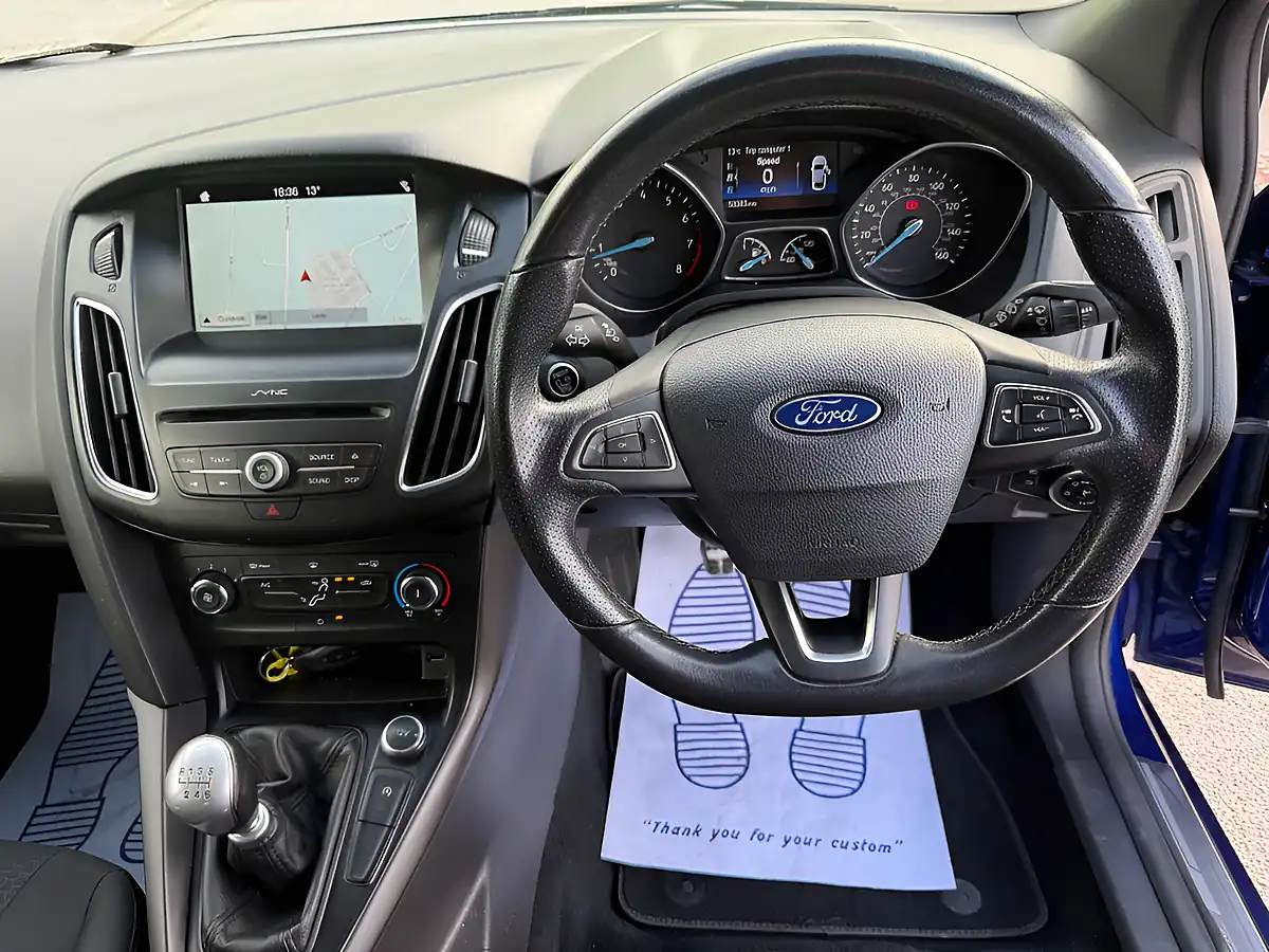 Used 2017 Ford Focus ST-Line Blue - Interior and Exterior details 13