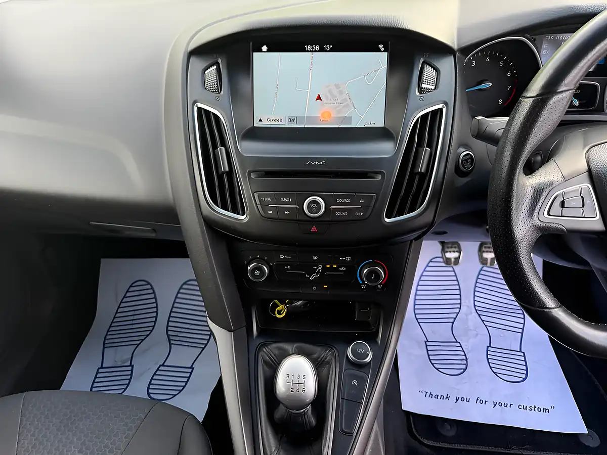 Used 2017 Ford Focus ST-Line Blue - Interior and Exterior details 14