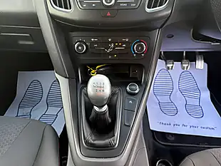 Used 2017 Ford Focus ST-Line Blue - Interior and Exterior details 15