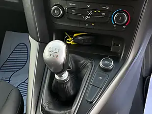 Used 2017 Ford Focus ST-Line Blue - Interior and Exterior details 16