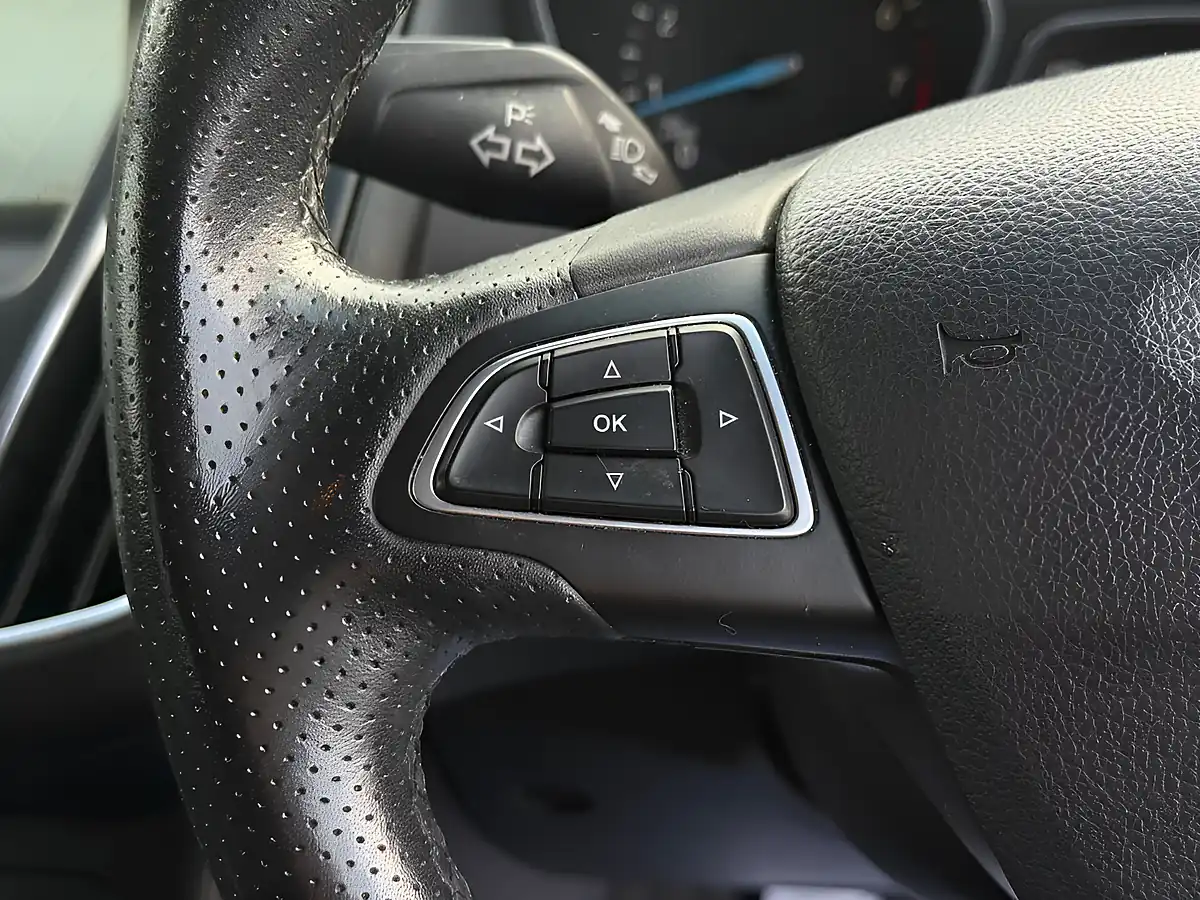Used 2017 Ford Focus ST-Line Blue - Interior and Exterior details 17