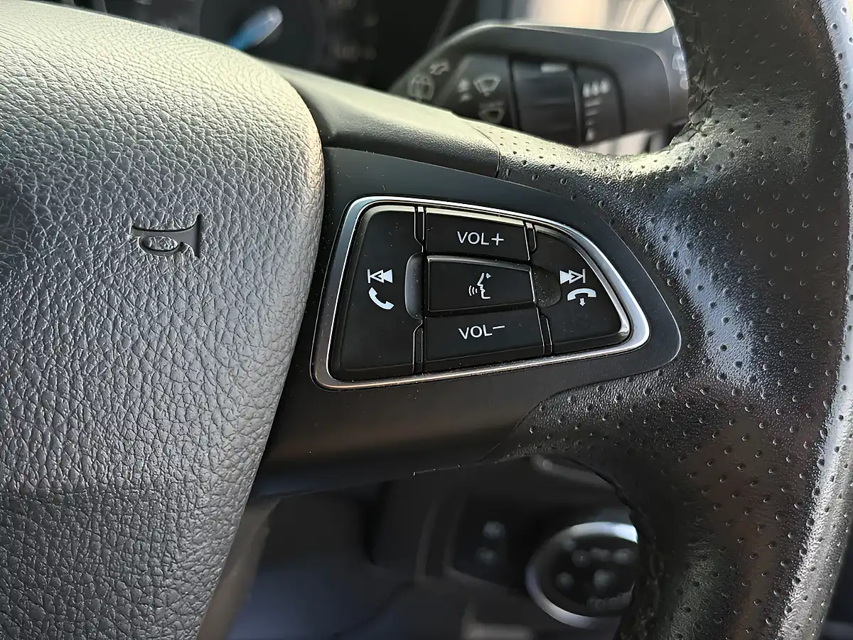 Used 2017 Ford Focus ST-Line Blue - Interior and Exterior details 18