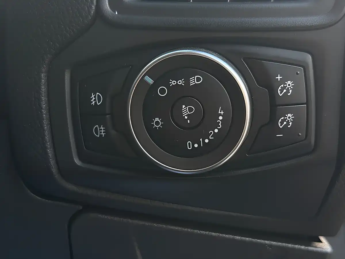 Used 2017 Ford Focus ST-Line Blue - Interior and Exterior details 19