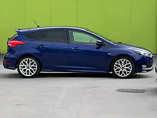 Used 2017 Ford Focus ST-Line Blue - Interior and Exterior details 7