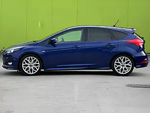 Used 2017 Ford Focus ST-Line Blue - Interior and Exterior details 8