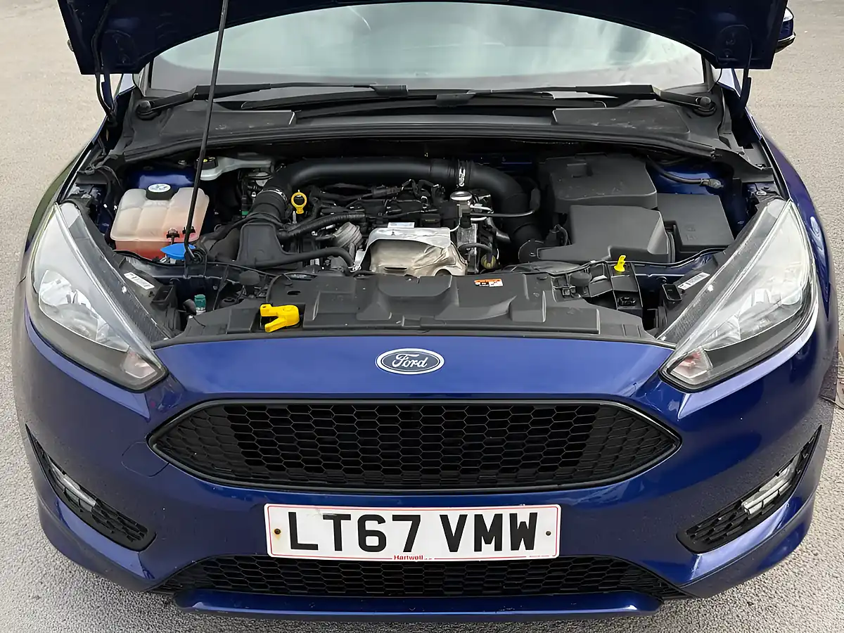 Used 2017 Ford Focus ST-Line Blue - Interior and Exterior details 9